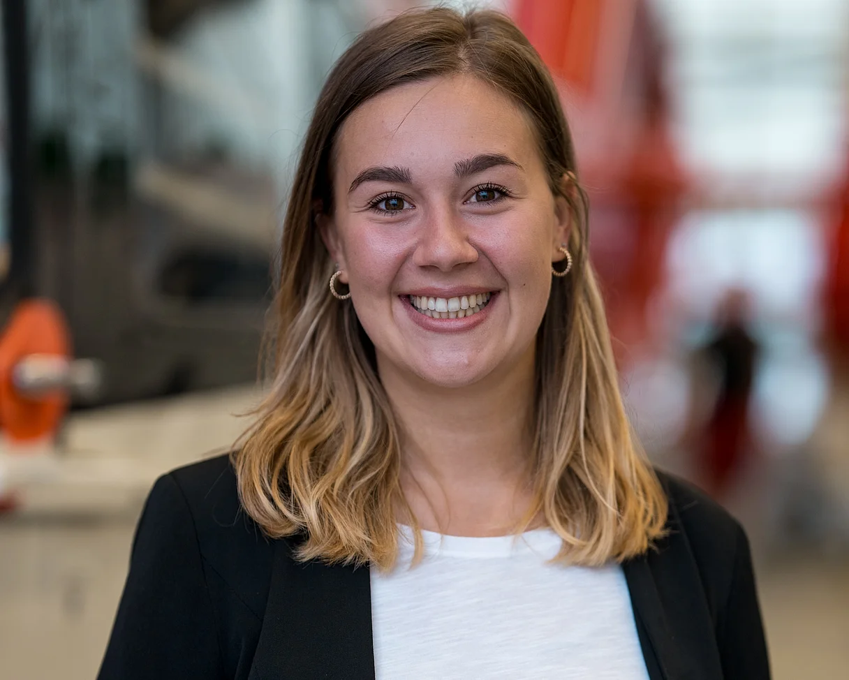 Portraitaufnahme von Anne Kraft, Ansprechpartnerin Personal.