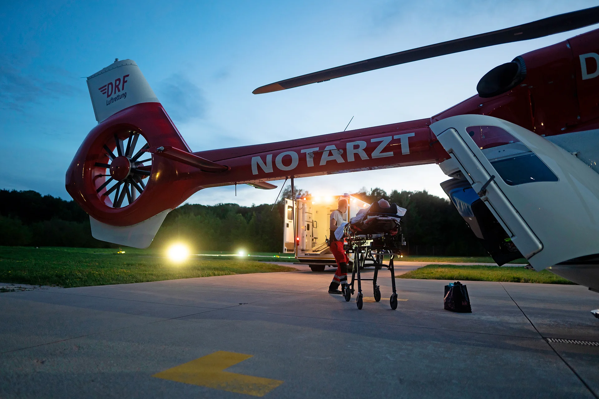 Ambulanzflugzeug vom Typ Cessna Citation C680 Sovereign+ der DRF Luftrettung auf dem Vorfeld
